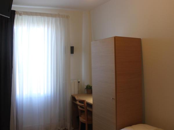 Hotel de L'Union : photo 2 de la chambre chambre double standard avec salle de bains commune