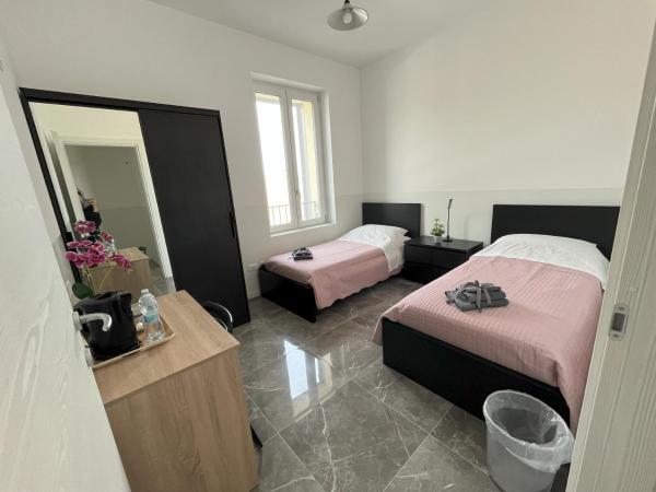 Welcome Milano Guest House : photo 1 de la chambre chambre lits jumeaux avec salle de bains commune