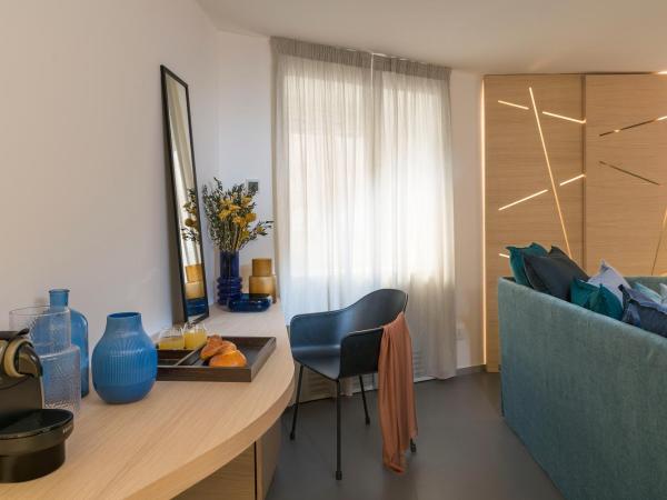 Duomo Suites & Spa : photo 9 de la chambre suite lit king-size avec baignoire spa