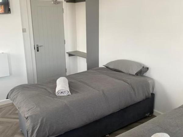 The Glenbuck Hotel Anfield : photo 1 de la chambre chambre triple avec salle de bains privative