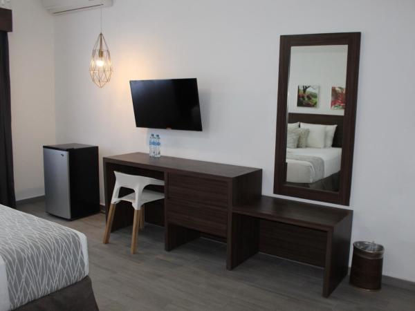 Mesón de la Luna Hotel & Spa : photo 2 de la chambre suite lit king-size avec baignoire spa