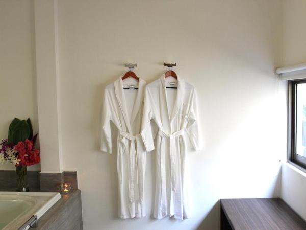 Mesón de la Luna Hotel & Spa : photo 6 de la chambre suite lit king-size avec baignoire spa