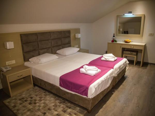 Filokalia Hotel : photo 6 de la chambre chambre mansardée de luxe