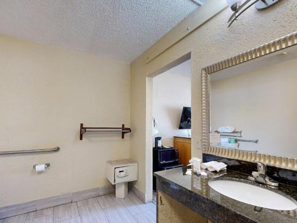 Days Inn by Wyndham Orlando Downtown : photo 2 de la chambre 1 king bed, mobility/hearing accessible room, first floor, non-smoking