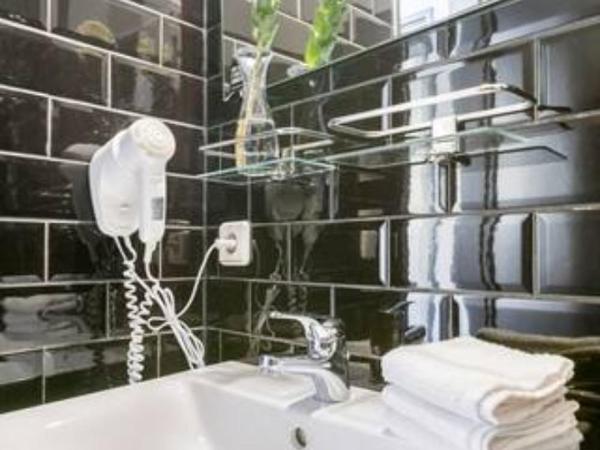 WALLYARD Stay : photo 8 de la chambre chambre 6 lits avec salle de bains