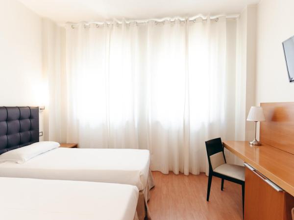 Hotel Excelsior Bari : photo 4 de la chambre chambre lits jumeaux