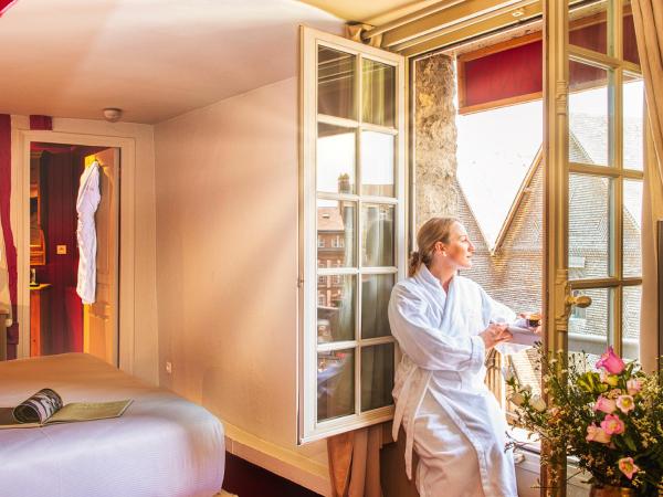 Les Maisons de Léa & Spa - Radisson Individuals : photo 1 de la chambre suite - vue sur Église