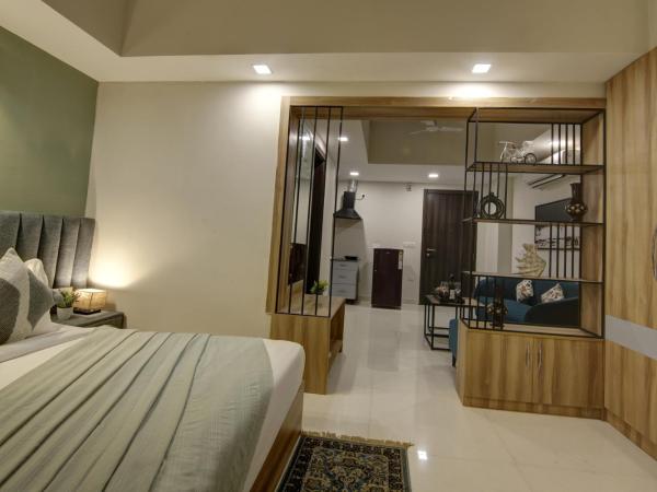 Saltstayz Premier Executive Serviced Apartment - Golf Course Extension Road : photo 2 de la chambre appartement avec balcon