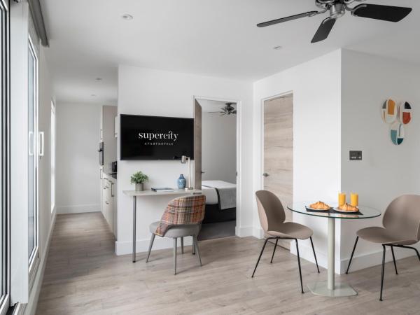 Q Square by Supercity Aparthotels : photo 1 de la chambre suite penthouse 1 chambre avec terrasse - vue sur ville