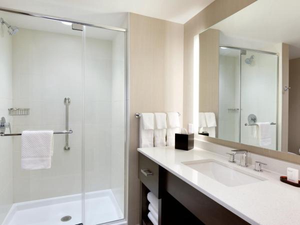 Embassy Suites Oklahoma City Downtown/Medical Center : photo 2 de la chambre suite studio lit king-size