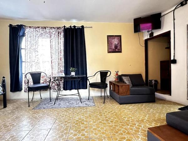 #1-Rooftop Garden-7 Bedrooms-9 Beds-3 Kitchens : photo 4 de la chambre chambre double - vue sur parc