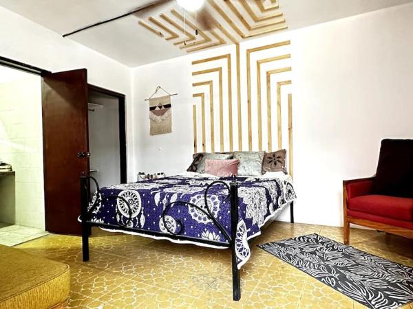 #1-Rooftop Garden-7 Bedrooms-9 Beds-3 Kitchens : photo 3 de la chambre chambre double - vue sur parc