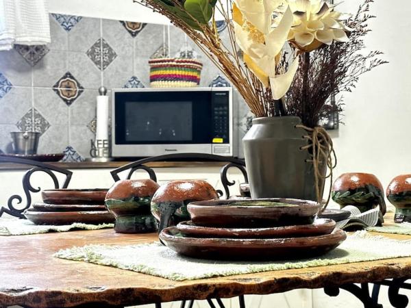 #1-Rooftop Garden-7 Bedrooms-9 Beds-3 Kitchens : photo 7 de la chambre chambre double - vue sur parc