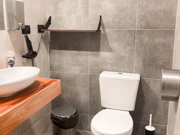 Gorilla Hostel : photo 3 de la chambre lit dans dortoir mixte de 8 lits 