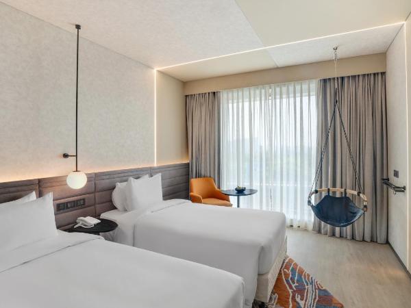 Novotel Pune Viman Nagar Road : photo 1 de la chambre premier twin room with complimentary imfl from 6:00 pm to 8 pm at barcode and shared airport transfer