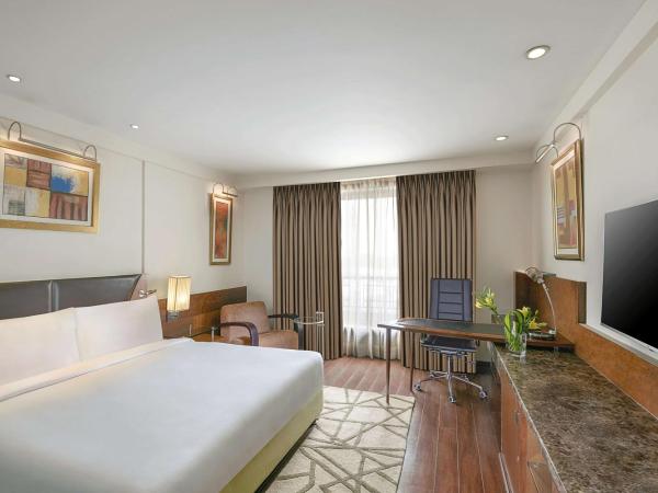 Radisson Blu Plaza Delhi Airport : photo 1 de la chambre superior room with happy hours 03:00 pm to 08:00 pm 1+1 & free pick up and drop to worldmark aerocity (subject to car availability)