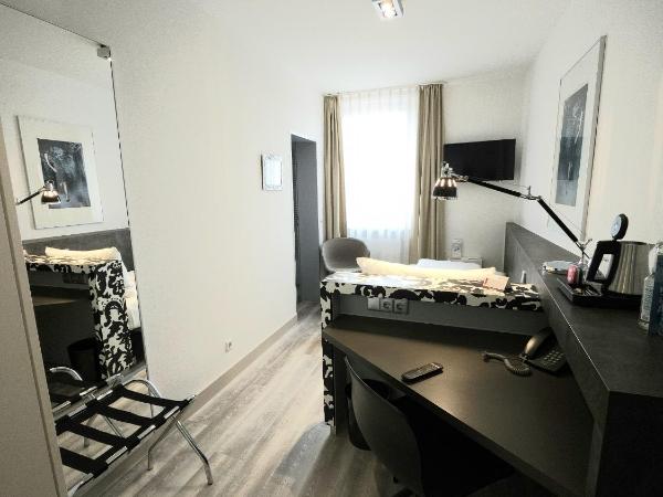 Hotel Amadeus : photo 3 de la chambre petite chambre simple