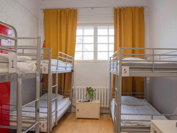 New World St Hostel and Private Room : photo 7 de la chambre lit dans dortoir pour hommes de 6 lits