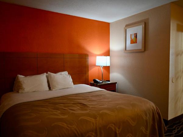 Quality Inn & Suites I-35 near Frost Bank Center : photo 2 de la chambre suite 2 chambres avec 2 lits king-size