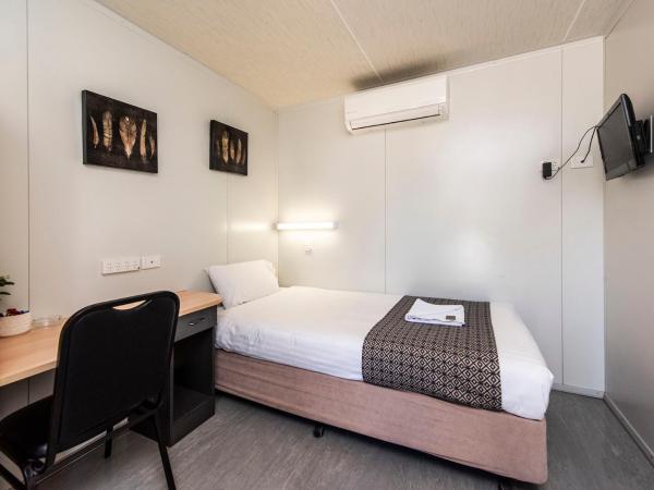 Banksia Tourist Park : photo 1 de la chambre single person cabin - non pet friendly