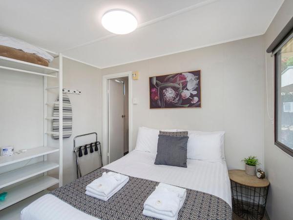 Banksia Tourist Park : photo 5 de la chambre budget cabin - pet friendly (sleeps 3) 