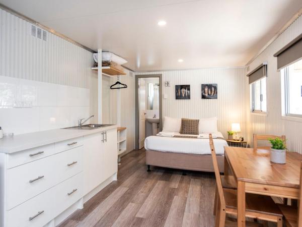 Banksia Tourist Park : photo 5 de la chambre superior double room - pet friendly