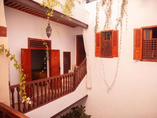 Dar Mounia : photo 7 de la chambre chambre double avec salle de bains privative