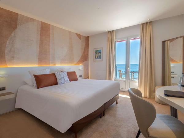 Best Western Premier Hotel Prince de Galles : photo 1 de la chambre chambre lit queen-size de luxe avec vue sur la mer