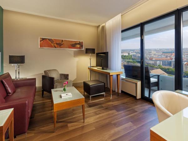 The Westin Leipzig : photo 2 de la chambre suite deluxe 1 chambre lit king-size avec balcon - vue sur ville