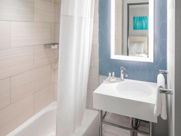 SpringHill Suites by Marriott New York Manhattan/Times Square South : photo 3 de la chambre chambre lit king-size