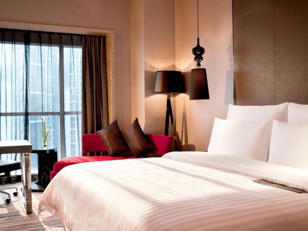 Le Meridien Chongqing Nan'an : photo 5 de la chambre chambre premier avec 1 lit king-size - vue sur ville