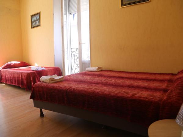 Hôtel restaurant Le Parisien : photo 4 de la chambre chambre triple