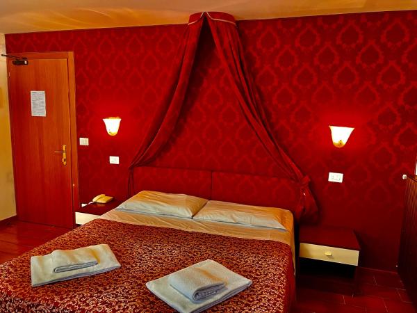 Hotel Canada : photo 2 de la chambre chambre triple classique