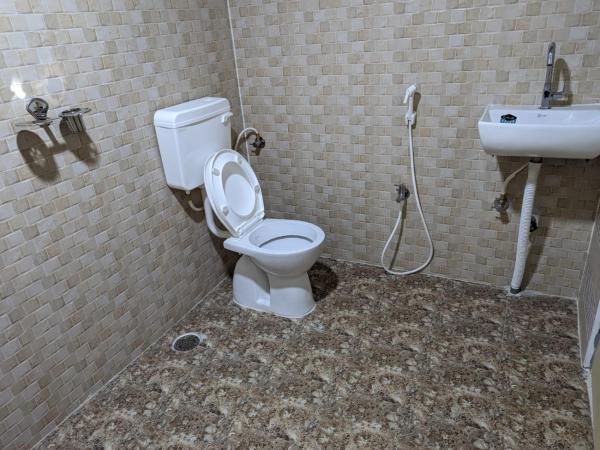 SK FIRST TRANSIT HOTEL Shamshabad : photo 6 de la chambre chambre double avec salle de bains privative