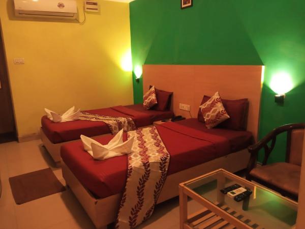 SK FIRST TRANSIT HOTEL Shamshabad : photo 7 de la chambre chambre double avec salle de bains privative