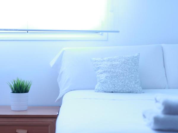 Zubia Urban Rooms : photo 10 de la chambre chambre double avec salle de bains commune