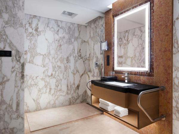 Sheraton Beijing Lize Hotel : photo 5 de la chambre chambre lit king-size deluxe - vue sur ville