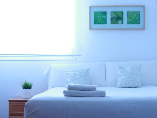 Zubia Urban Rooms : photo 9 de la chambre chambre double avec salle de bains commune