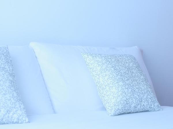 Zubia Urban Rooms : photo 6 de la chambre chambre double avec salle de bains commune