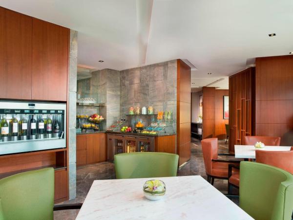 Sheraton Grand Beijing Dongcheng Hotel : photo 6 de la chambre chambre club avec lits jumeaux, accès au salon club, chambre 2 lits doubles