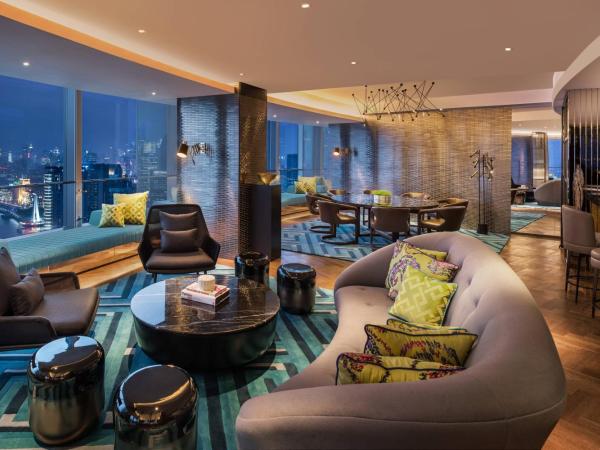 W Shanghai - The Bund : photo 2 de la chambre one-bedroom king suite with pearl tower view