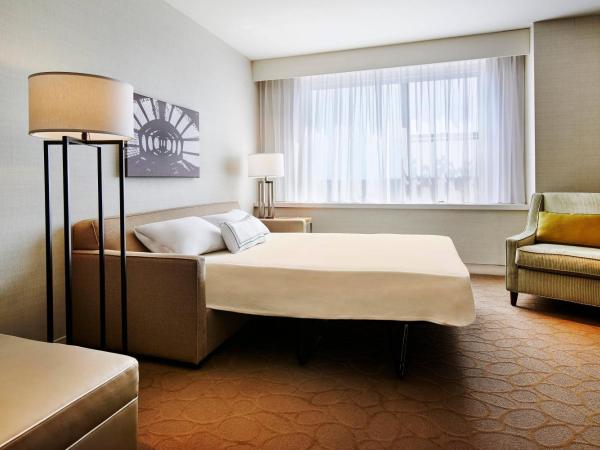 Delta Hotels by Marriott Dartmouth : photo 1 de la chambre suite lit king-size