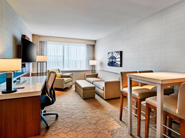 Delta Hotels by Marriott Dartmouth : photo 4 de la chambre suite lit king-size