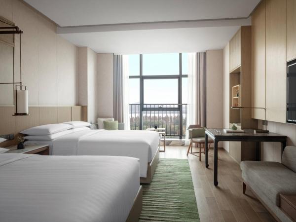 Wuxi Marriott Hotel Lihu Lake : photo 2 de la chambre chambre lits jumeaux premier avec vue sur lac