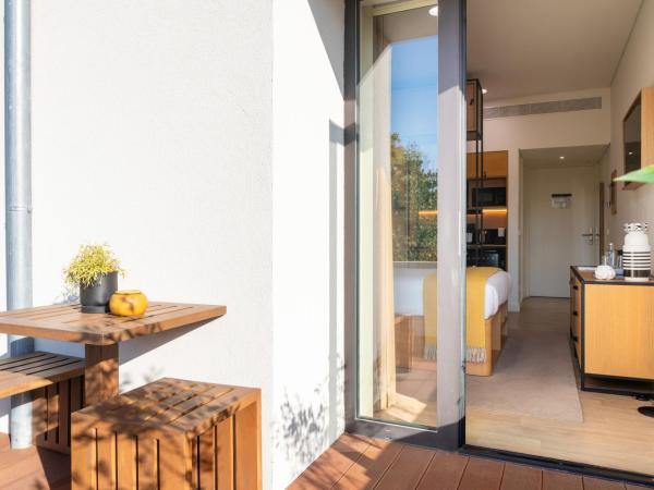 BFRESH Hotel - Padel, Pool & Fitness - Adults Only : photo 8 de la chambre chambre double supérieure avec balcon