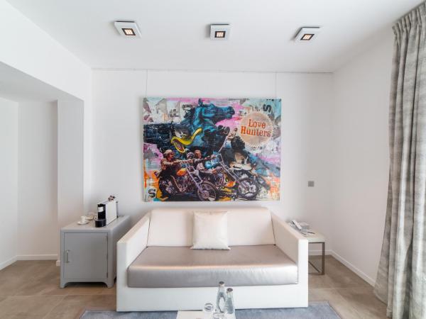 Kube Saint-Tropez : photo 7 de la chambre suite junior white