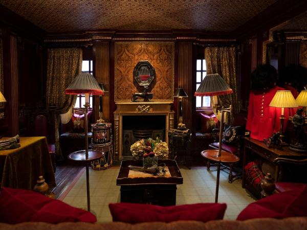 The Witchery by the Castle : photo 5 de la chambre suite de luxe - guardroom