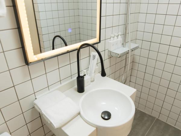 City Park Hotel : photo 9 de la chambre comfortable tatami room with projector- no window