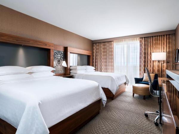 Sheraton Toronto Airport Hotel & Conference Centre : photo 2 de la chambre chambre 2 lits queen-size traditionnelle