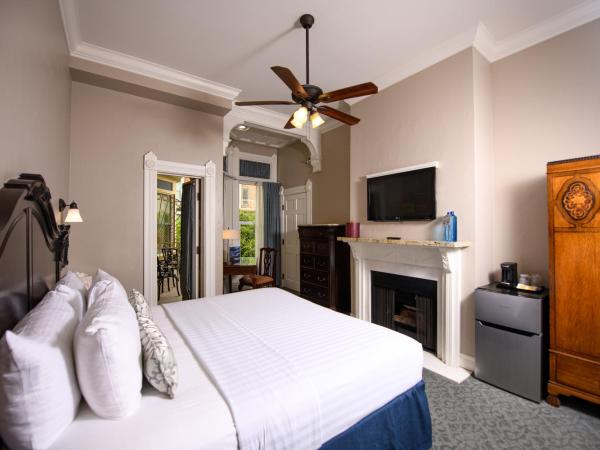 Horton Grand Hotel : photo 1 de la chambre hébergement lit king-size avec balcon